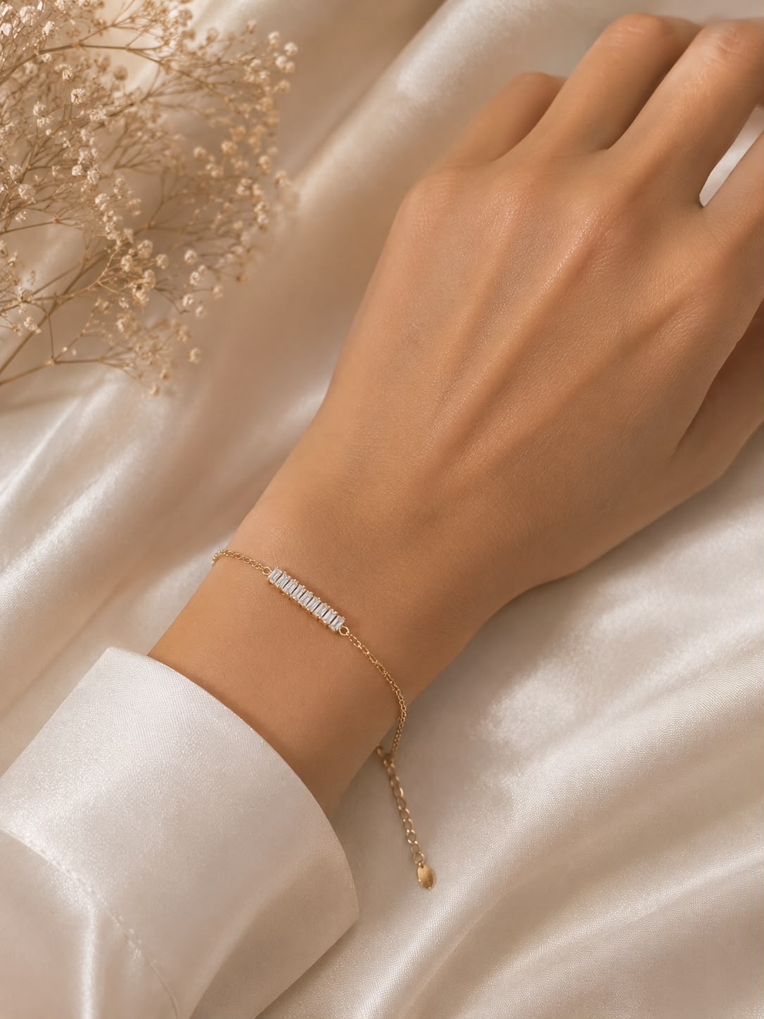 Gold Chain Bracelet with Vertical Crystal Bar – Delicate Minimalist Wristwear