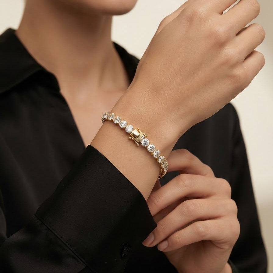 Luxurious Gold Tennis Bracelet Featuring Round Brilliant-Cut Stones
